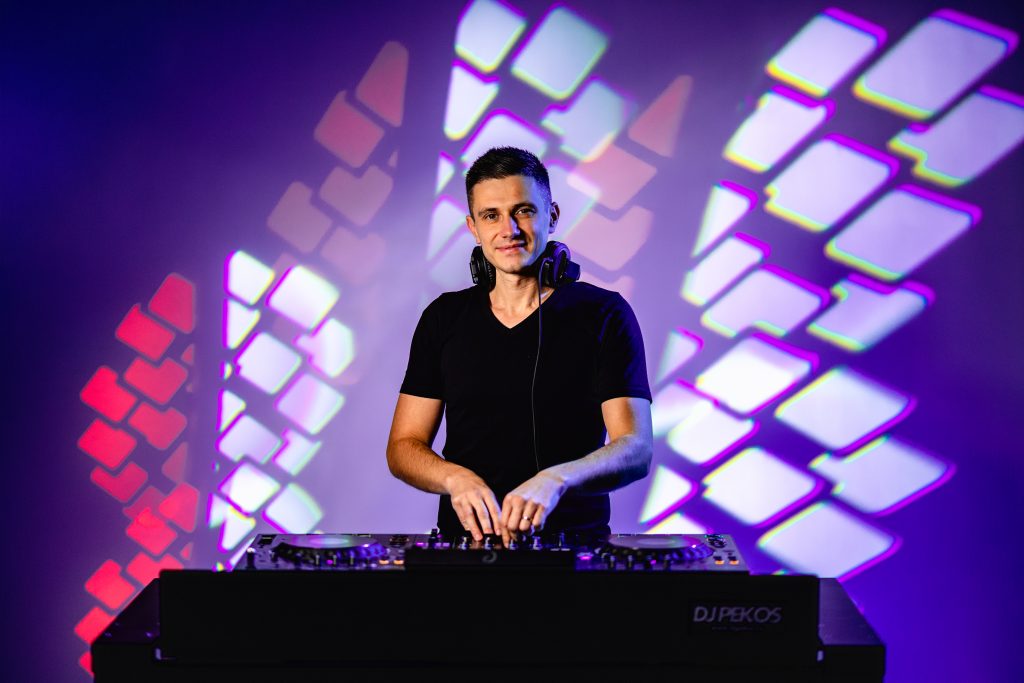 Cena svatebního DJ