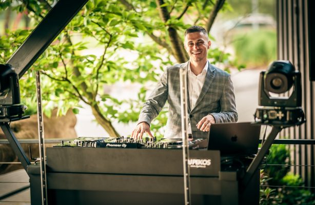 kolik vydělává DJ na svatbě